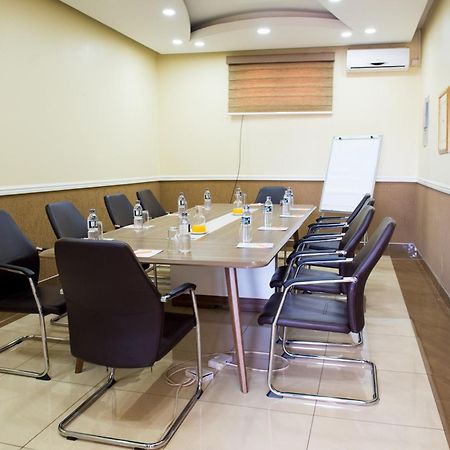 Crossroads Hotel Лилонгве Экстерьер фото
