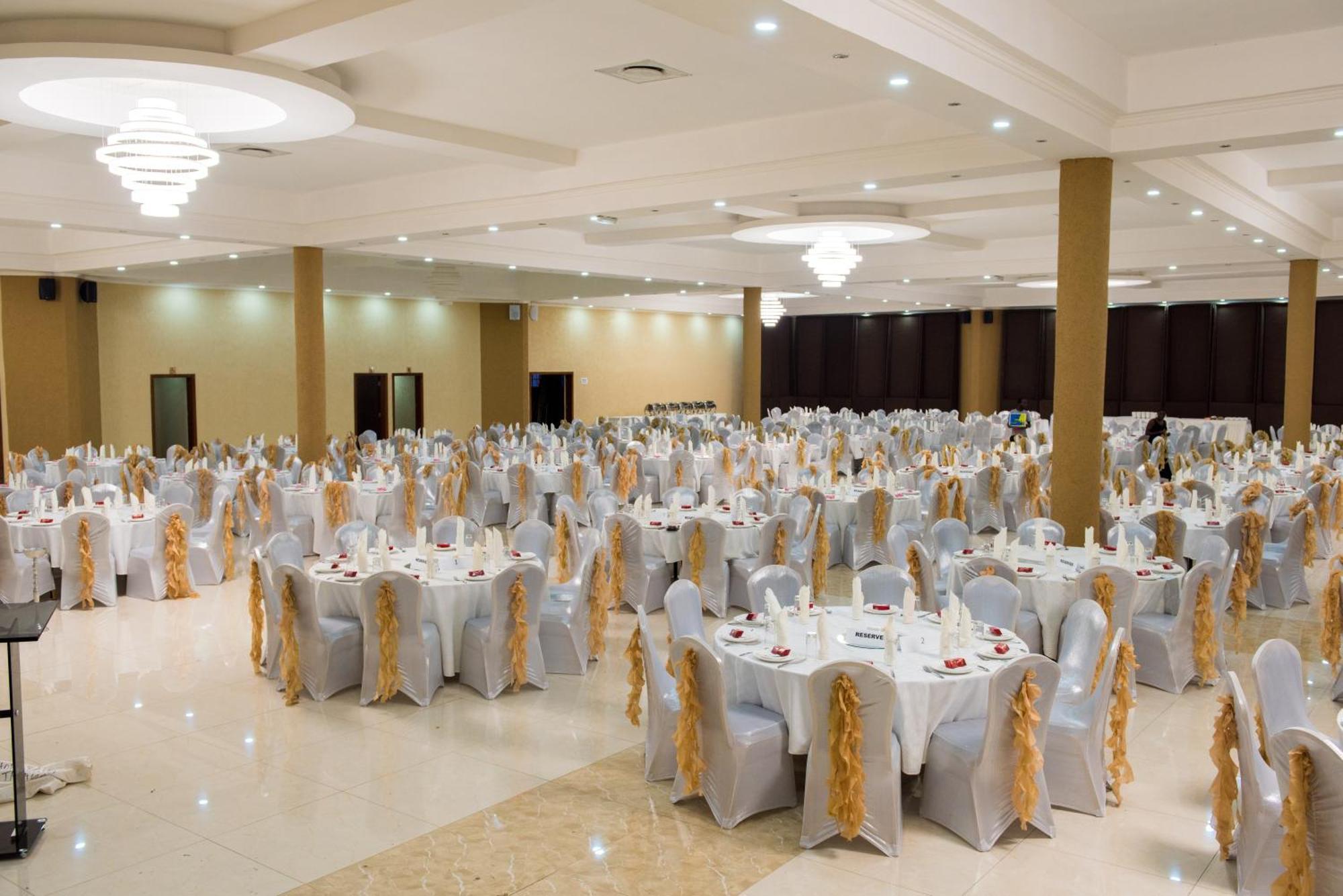 Crossroads Hotel Лилонгве Экстерьер фото