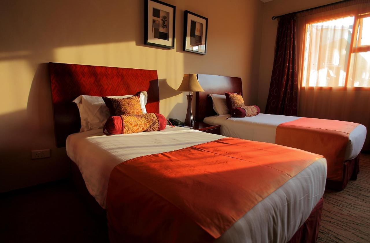 Crossroads Hotel Лилонгве Экстерьер фото